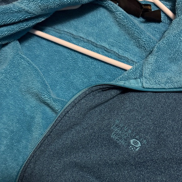 Mountain Hardwear Teal zip up jacket. - Picture 3 of 4